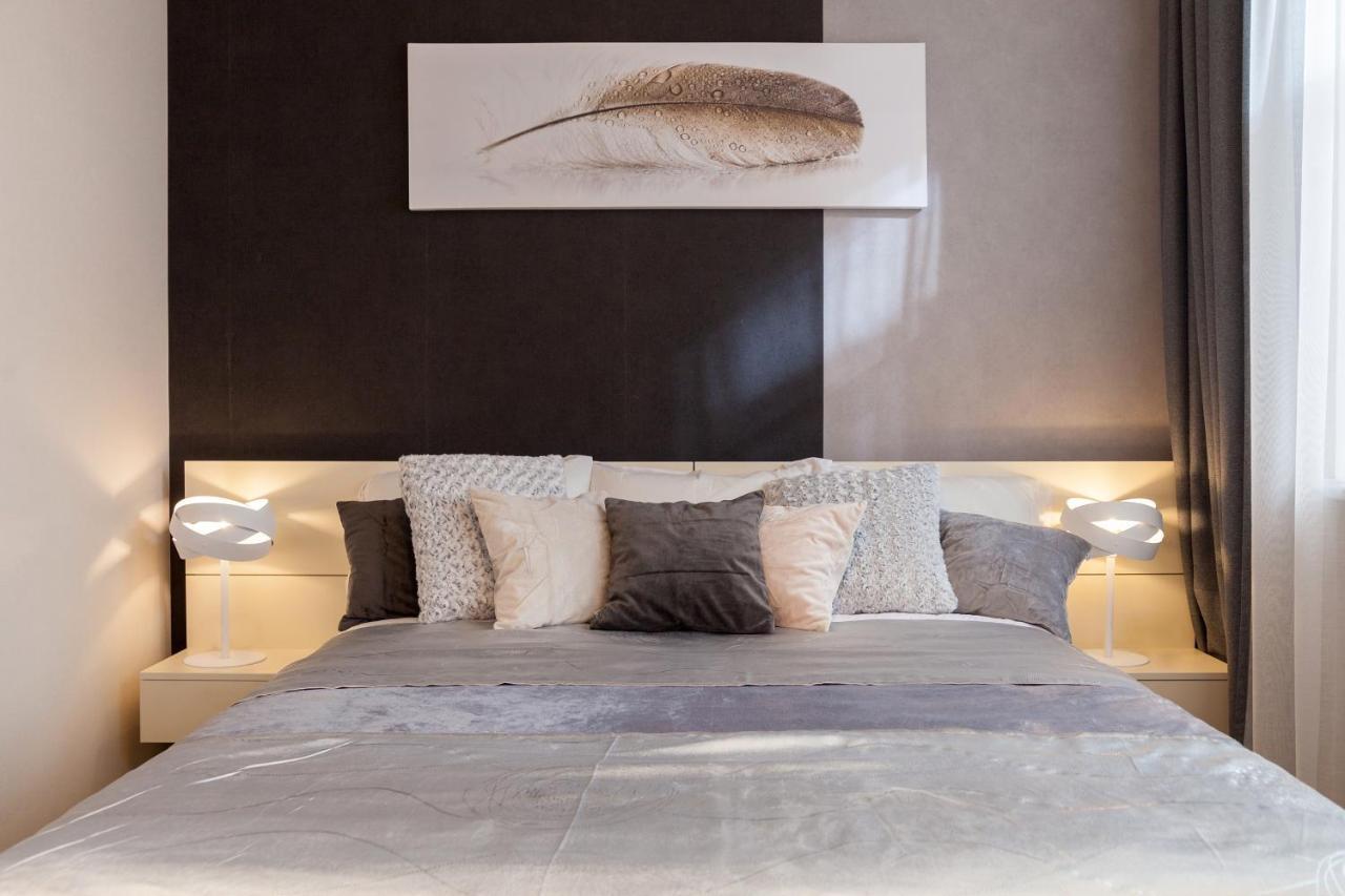 City Center Apartments Lviv Bagian luar foto