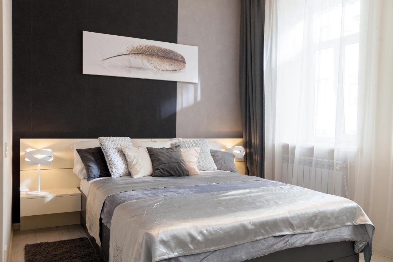 City Center Apartments Lviv Bagian luar foto