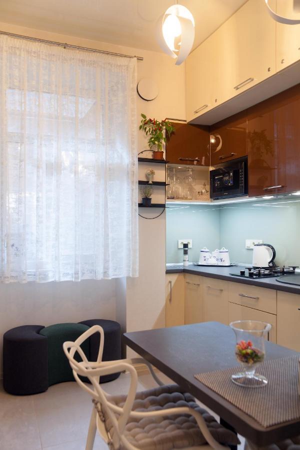 City Center Apartments Lviv Bagian luar foto
